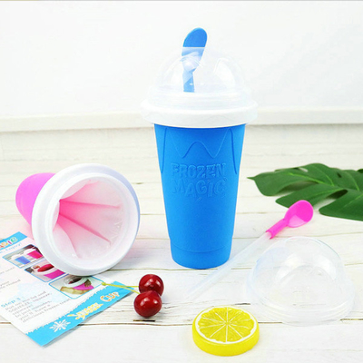 taza fangosa del fabricante del silicón 350ml con la tapa y la paja
