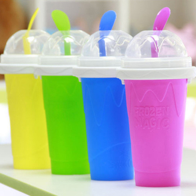 taza fangosa del fabricante del silicón 350ml con la tapa y la paja