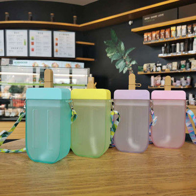 botella de agua linda plástica 300ml multicolora con la paja