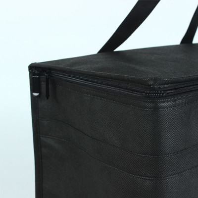 Bolsos de compras aislados reutilizables negros para el almacenamiento del transporte de la comida