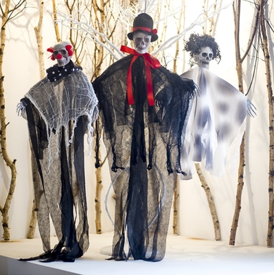 Fantasma de la decoración de Halloween del paño de la ejecución del festival para los árboles