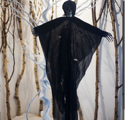 Fantasma de la decoración de Halloween del paño de la ejecución del festival para los árboles