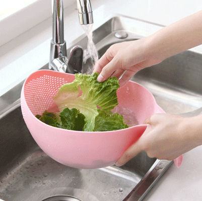 Cuenco plástico del tamiz del arroz con la cocina de la manija que drena los coladores para las verduras de limpieza
