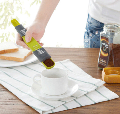 El dosificador ajustable cuchara la escala ajustable del extremo doble para cocinar