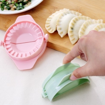 Las herramientas plásticas de categoría alimenticia de la cocina de la máquina manual creativa mágica del paquete pellizcan las bolas de masa hervida moldean