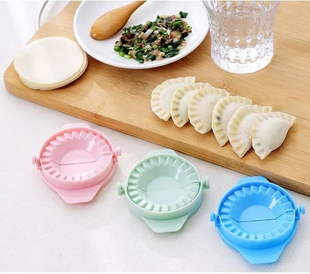 Las herramientas plásticas de categoría alimenticia de la cocina de la máquina manual creativa mágica del paquete pellizcan las bolas de masa hervida moldean