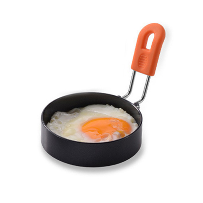 Anti escalde los electrodomésticos de acero inoxidables 2.95Inch Fried Egg Ring Mold 4 paquetes con el cepillo del aceite