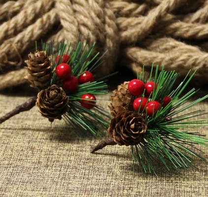 Agujas artificiales del pino de la fruta roja del PVC para Mini Christmas Tree Ornaments