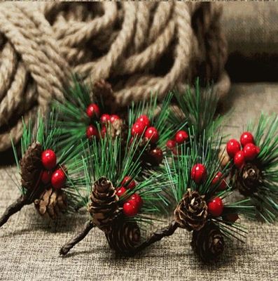 Agujas artificiales del pino de la fruta roja del PVC para Mini Christmas Tree Ornaments