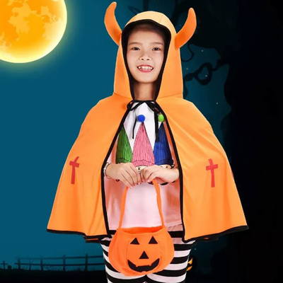 La Navidad no tejida de Halloween adorna truco o la invitación del cubo del caramelo de la calabaza