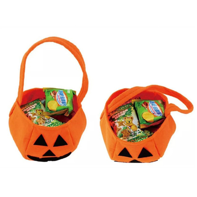 La Navidad no tejida de Halloween adorna truco o la invitación del cubo del caramelo de la calabaza