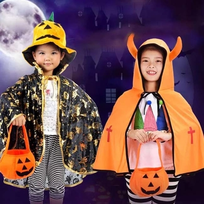 La Navidad no tejida de Halloween adorna truco o la invitación del cubo del caramelo de la calabaza