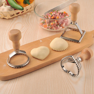 Prensa del cortador del sello de los raviolis de las pastas de la cocina con el sistema del rodillo