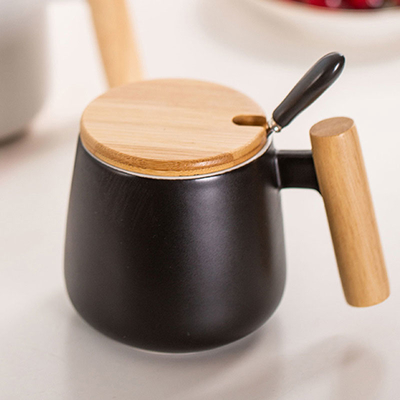 Las tazas de té de cerámica de Ministerio del Interior 400ml del OEM asaltan con la tapa y la cuchara