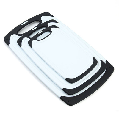 La tabla de cortar plástica libre Juice Grooves With Easy Grip de la cocina de BPA que taja dirige 676g
