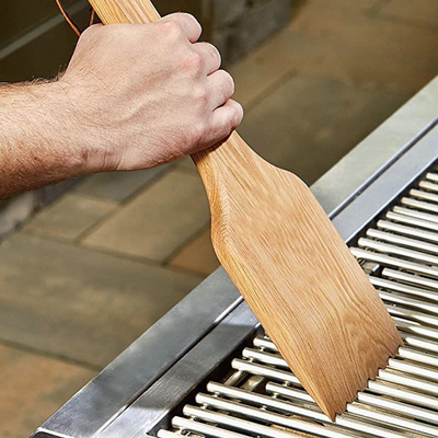 Las herramientas y los accesorios de madera naturales libres de la BARBACOA de la cerda asan a la parrilla el raspador