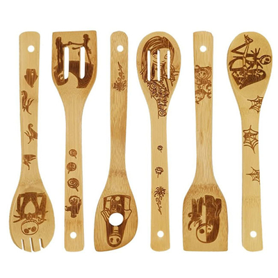 6pcs pintó las cucharas de madera de la Navidad fijadas para la decoración de la cocina