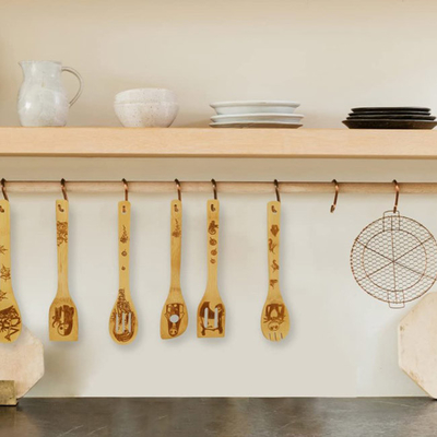 6pcs pintó las cucharas de madera de la Navidad fijadas para la decoración de la cocina