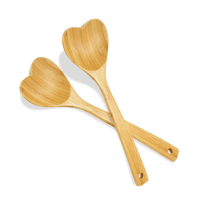 Cuchara de bambú en forma de corazón de madera grabada para cocinar la cucharada de amor