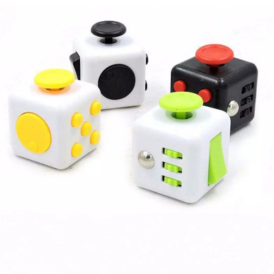 Juguetes coloridos Mini Gadgets Cube de la persona agitada del alivio de tensión de la descompresión