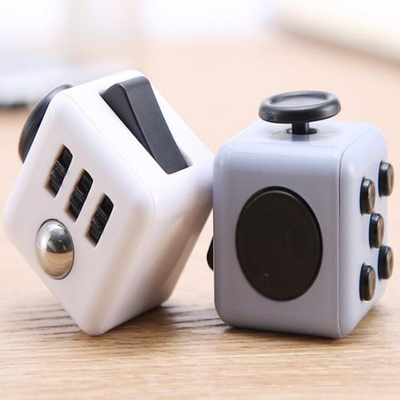 Juguetes coloridos Mini Gadgets Cube de la persona agitada del alivio de tensión de la descompresión
